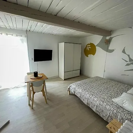 Grand Studio A 5Mns De La Plage Des Salins Hyeres Exterior photo